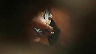 ಲೆಗ್ಗಿ ಹೊಂಬಣ್ಣದ ಮಿಶಾ ಮೈಂಕ್ಸ್ ತನ್ನ ಅಸಹ್ಯ ಮತ್ತು ತೃಪ್ತಿಯಾಗದ ಪುಸಿಯನ್ನು ಆಟವಾಡುತ್ತಿದ್ದಾಳೆ
